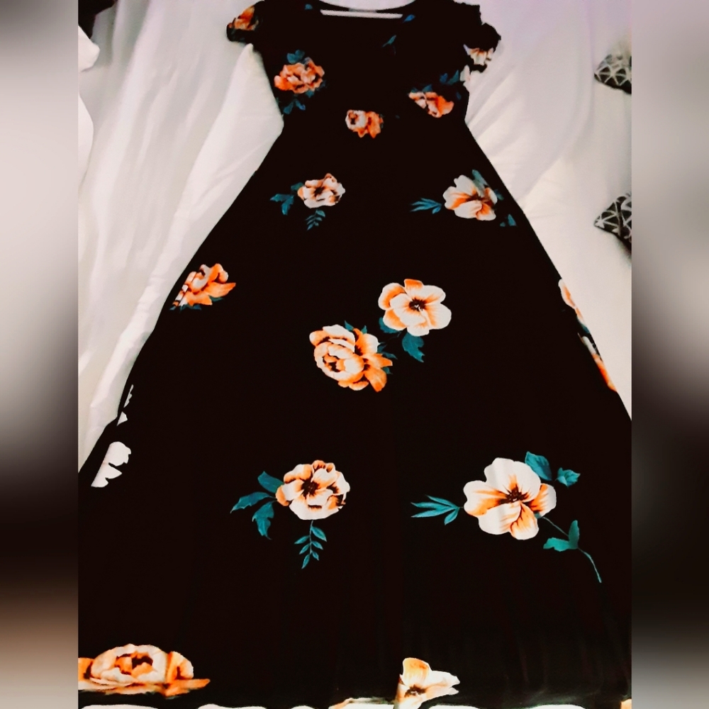 Lovapella size Lg..maxi dress floral